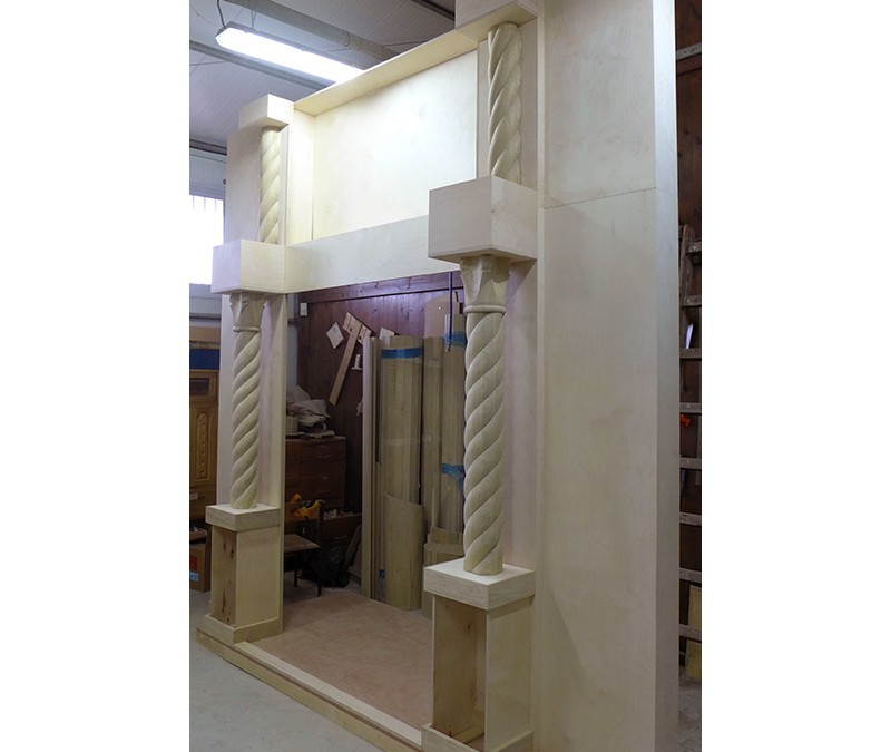 Carved Columns and Crowns for Aron Kodesh