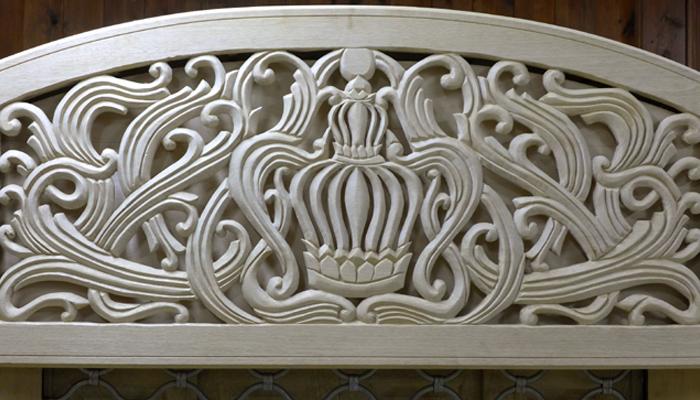 Long Island city carving crown