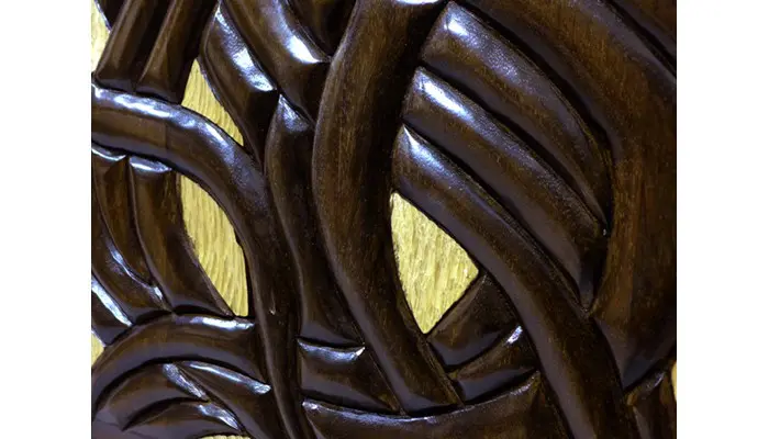 carving the roots to synagogue doors