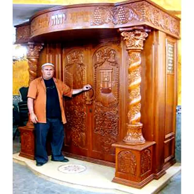 Aron kodesh produced in a traditional style with Bet HaMikdash carving