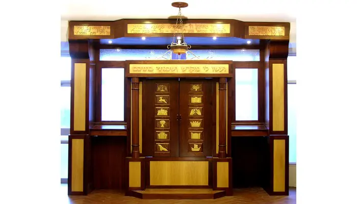 Toronto Yeshiva Aron Kodesh
