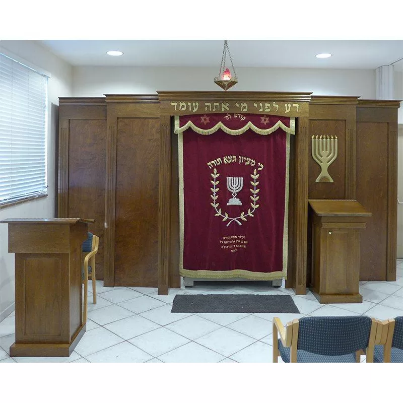 Young Israel of Greater Miami built in aron kodesh with eternal light parochet and amud tefillah