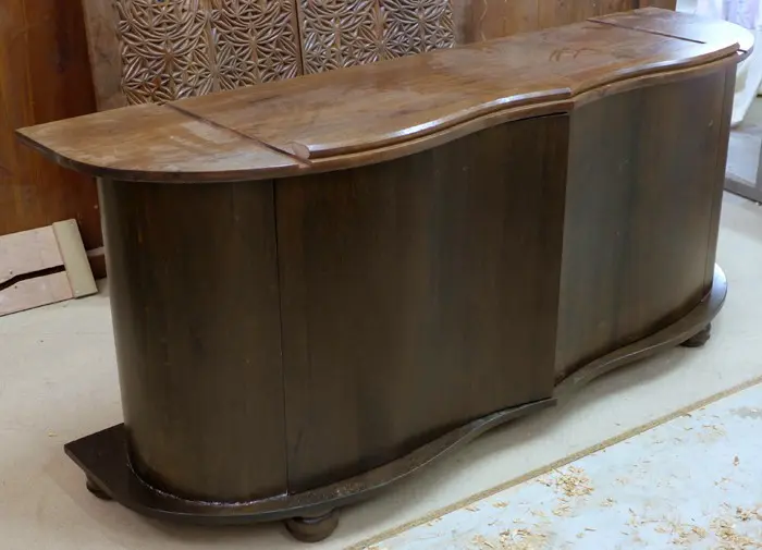 Curved aron curved base
