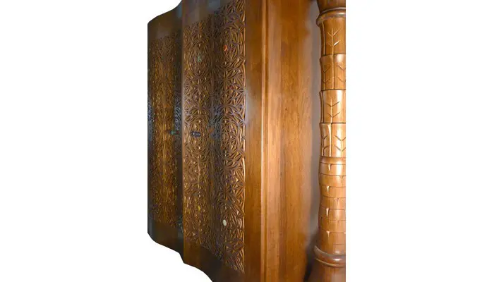 Curved door torah ark