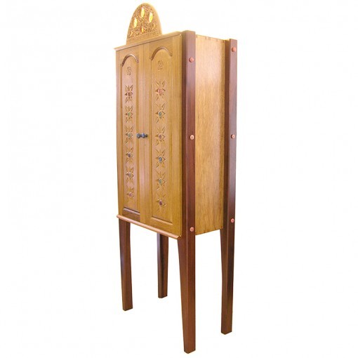 Contemporary aron kodesh with carving side view