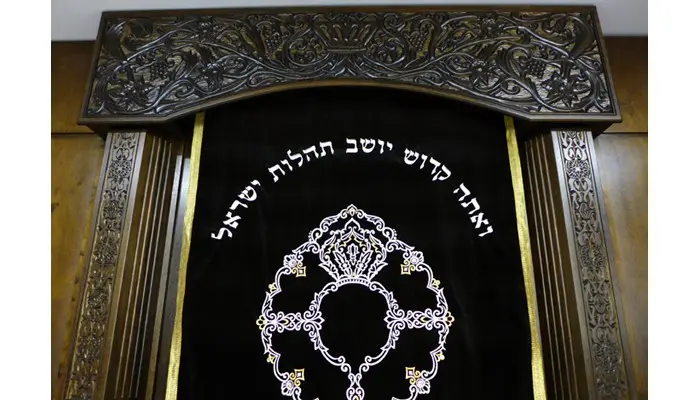 Carved aron kodesh with parochet